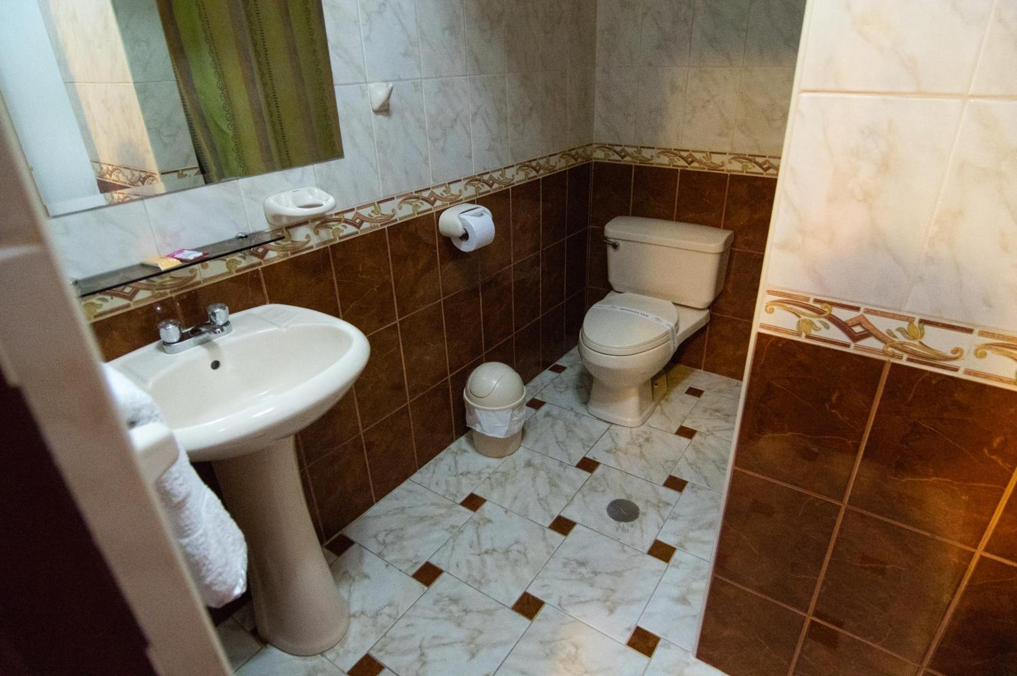 Hotel Sierra Dorada Аякучо Екстериор снимка